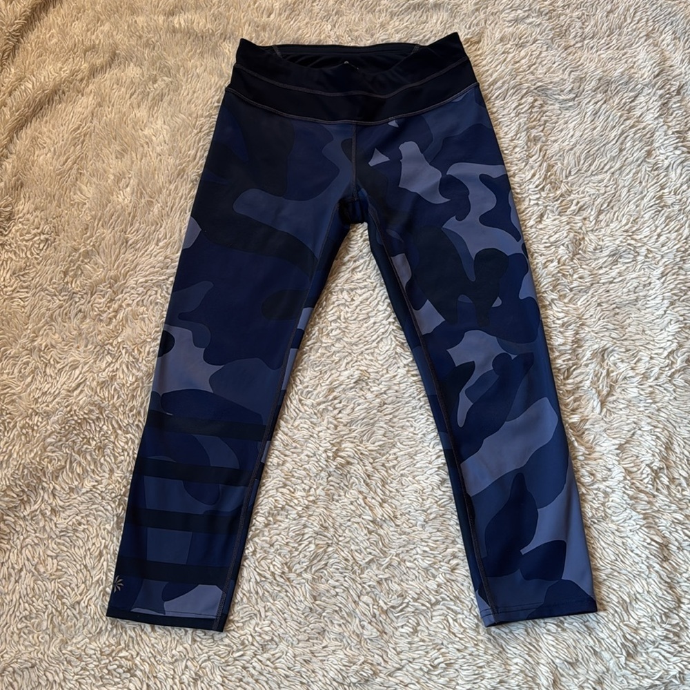 Athleta Blue Camo Capri Sonar Leggings Style #347939 size S - Picture 3 of 11